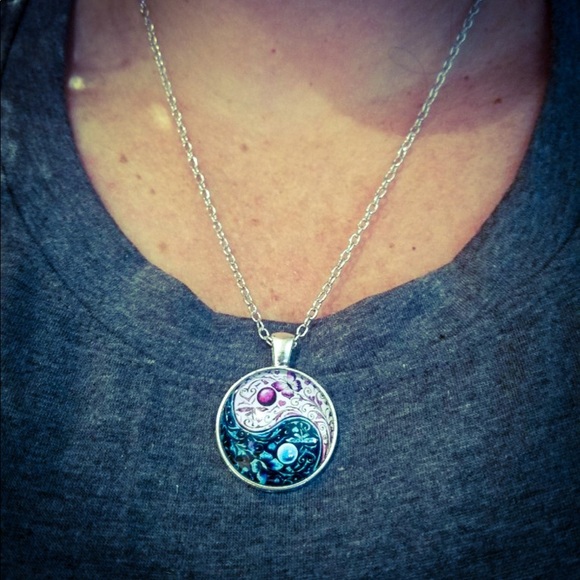 Ying Yang Tibet Silver Cabochon Butterfly Necklace - Picture 2 of 8